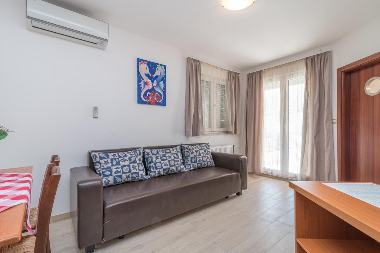Porto Samaria Trogir