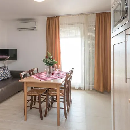 Porto Samaria Holiday Resort Trogir Exterior photo